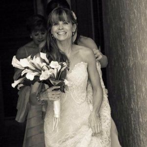 Marisa Wedding Dress- BEAUTIFUL!!!